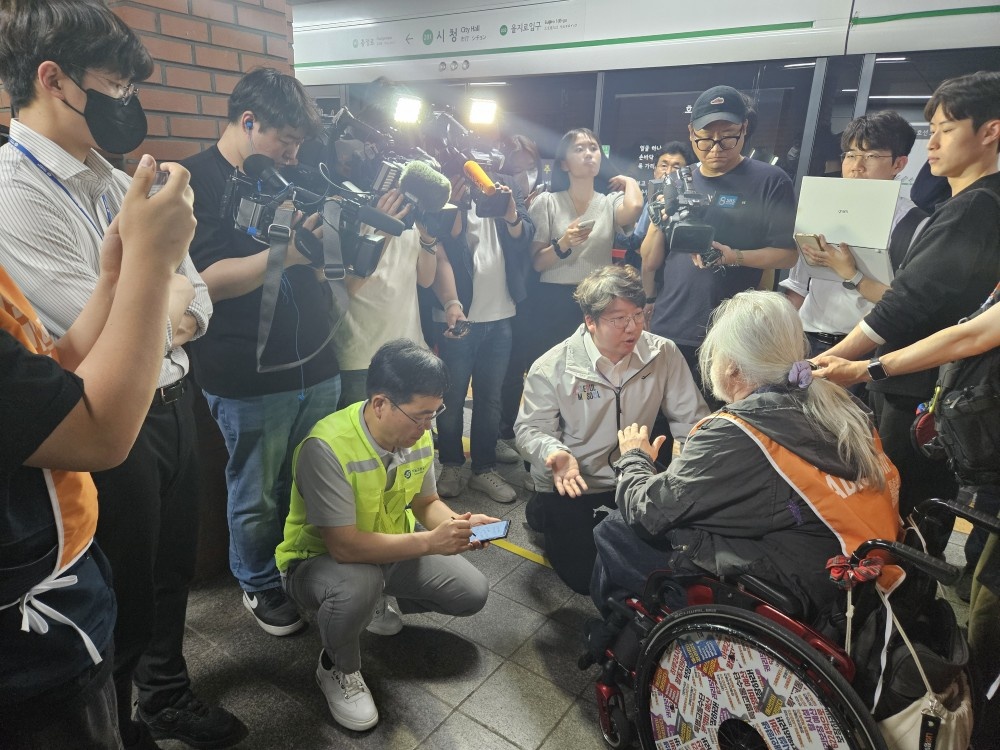 서울시의원 “강경대응” 외침…전장연 향한 공권력 우선주의의 한계